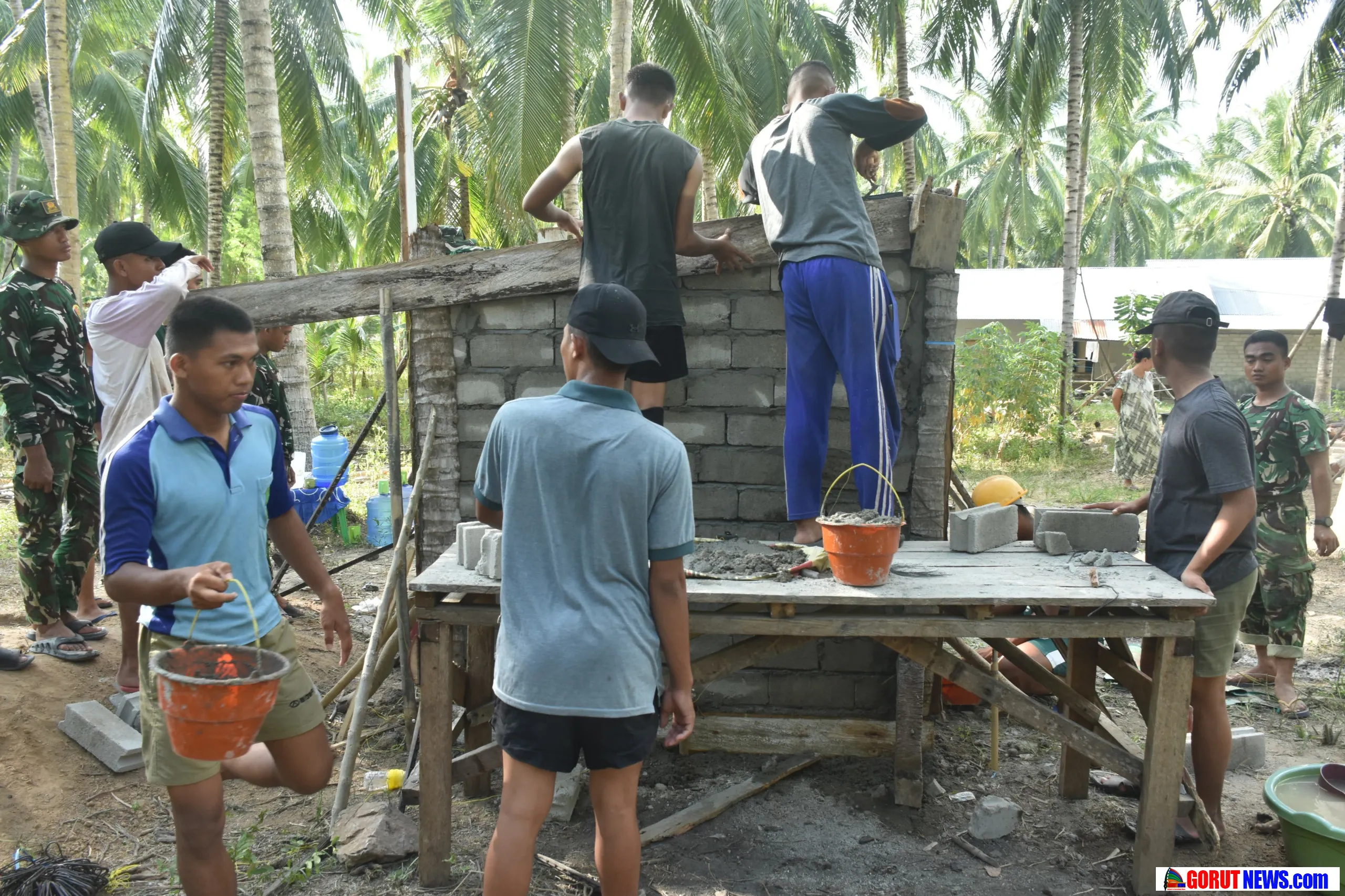 Dinding MCK Umum Mulai Berdiri, Satgas TMMD 128 Kodim 1316/Boalemo Pacu Pembangunan demi Sanitasi Warga