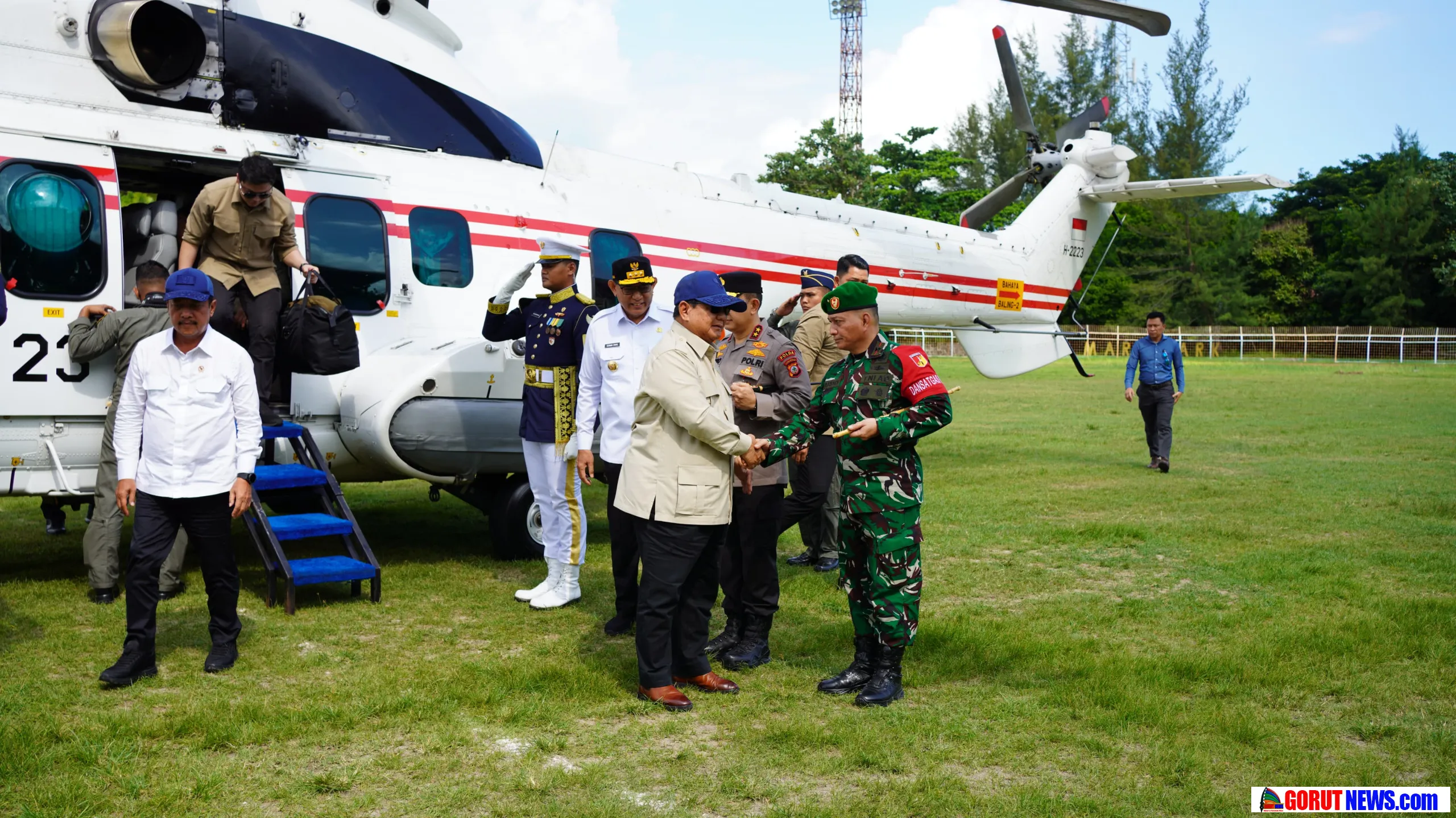 Danrem 133/NW Dampingi Presiden RI Tinjau Kampung Nelayan Merah Putih di Leato Selatan