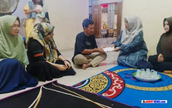 Wujud Solidaritas, PGRI Cabang Anggrek Serahkan Santunan Duka Bagi Keluarga Almarhumah Sri Yanti