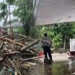 Babinsa Koramil Tabongo Sigap Tangani Banjir Desa Barakati