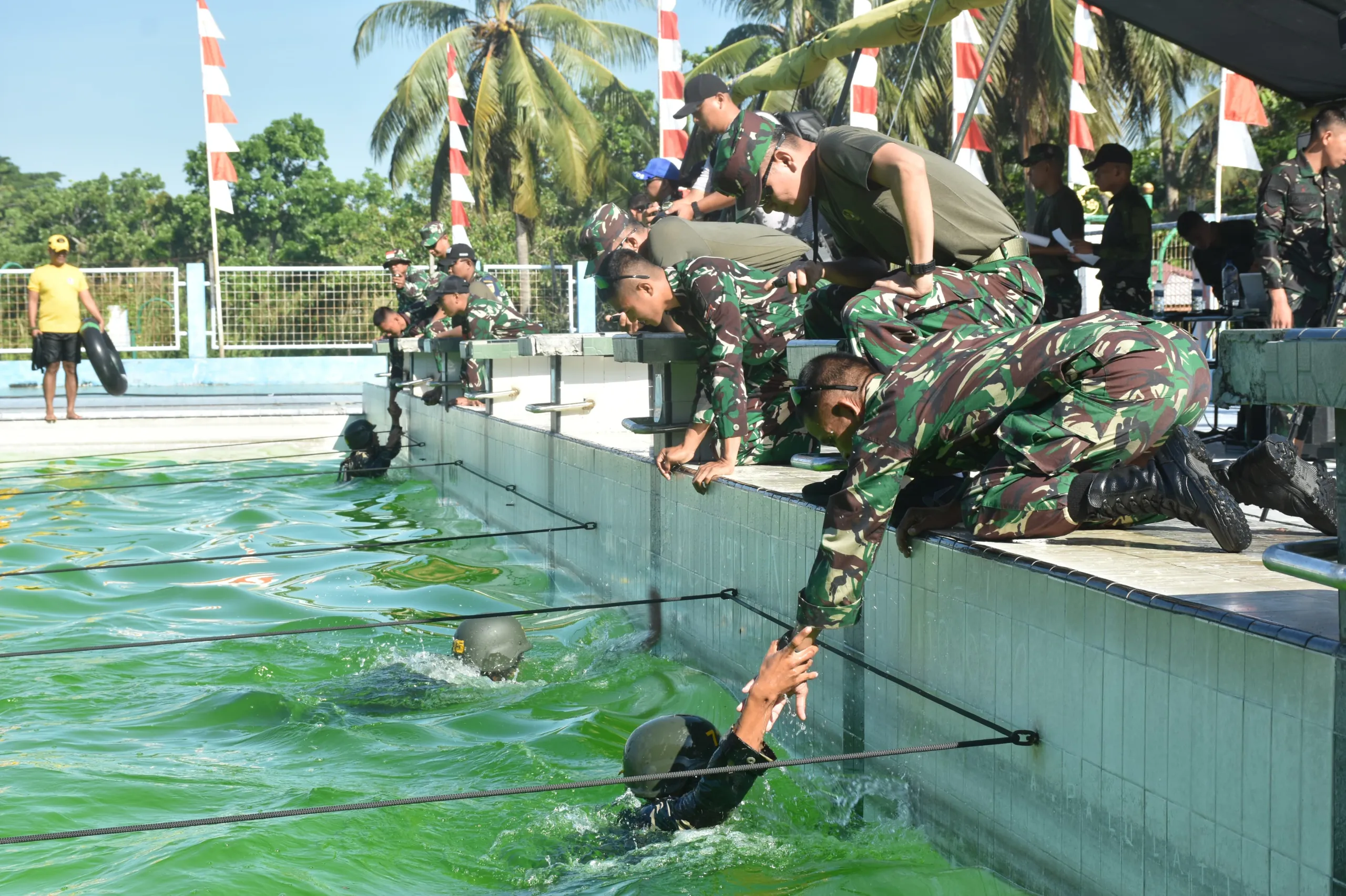 Danrem 133 Nani Wartabone Pantau Lomba Renang Militer