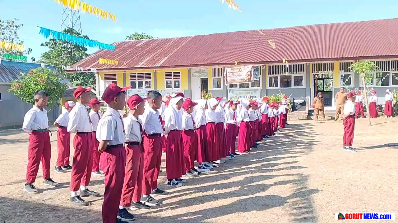 Upacara Perdana Siswa Baru SDN 16 Anggrek Jadi Awal Pembentukan Karakter