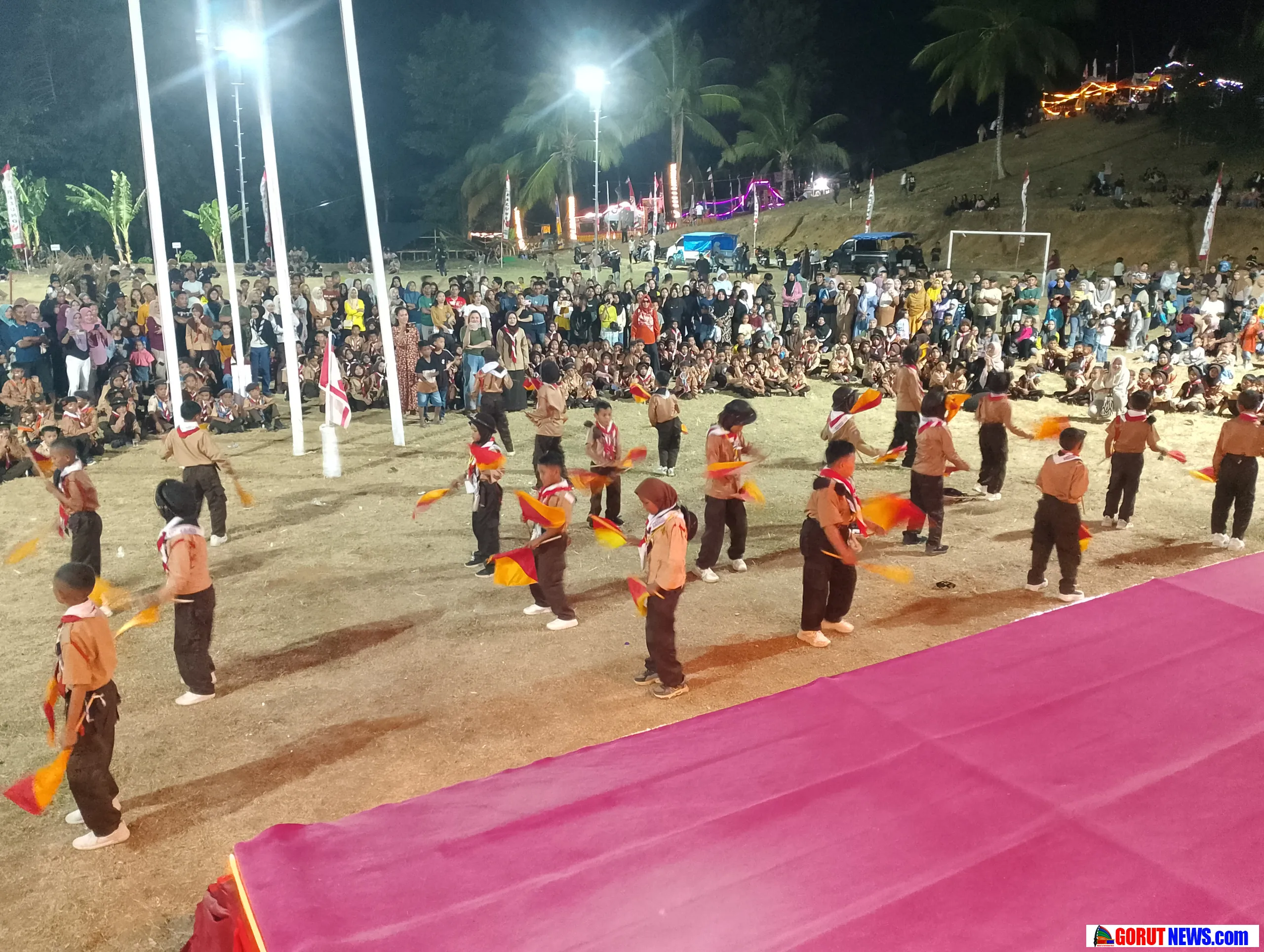 Dance Semaphore SDN 4 Anggrek Meriahkan Malam Penutupan Pramuka di Desa Helumo