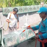 Warga Desa Putiana Kompak Bersihkan Masjid Sambut Maulid