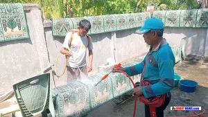 Warga Desa Putiana Kompak Bersihkan Masjid Sambut Maulid