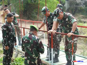 Kasdam XIII/Merdeka Tinjau Konstruksi Jembatan Garuda Sigaso Gorontalo Utara
