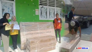 SDN 4 Anggrek Terima Tiga Unit Papan Interaktif Digital